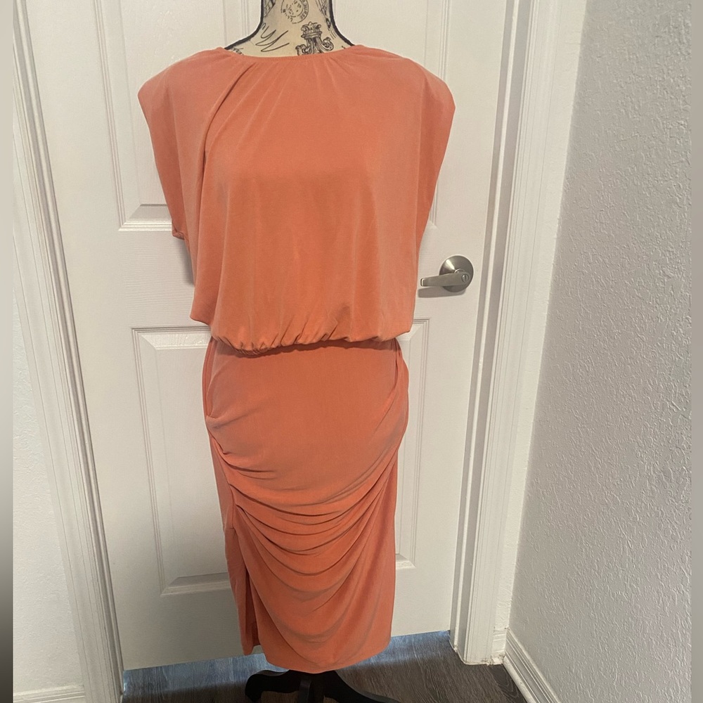 *NWT* Peach Express Sleeveless Blouse With Shoulder Pads. Sz Medium.